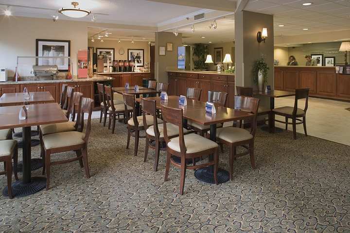 Hampton Inn Atlanta-Northlake Такер Ресторан фото